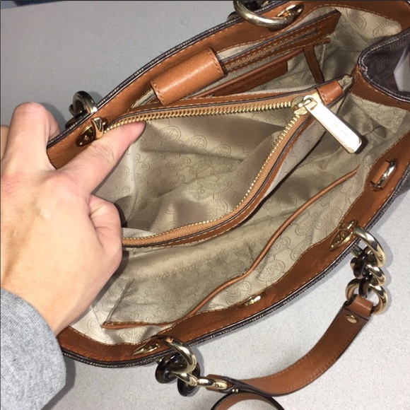 Authentic Michael Kors signature bag - Picture 5 of 6